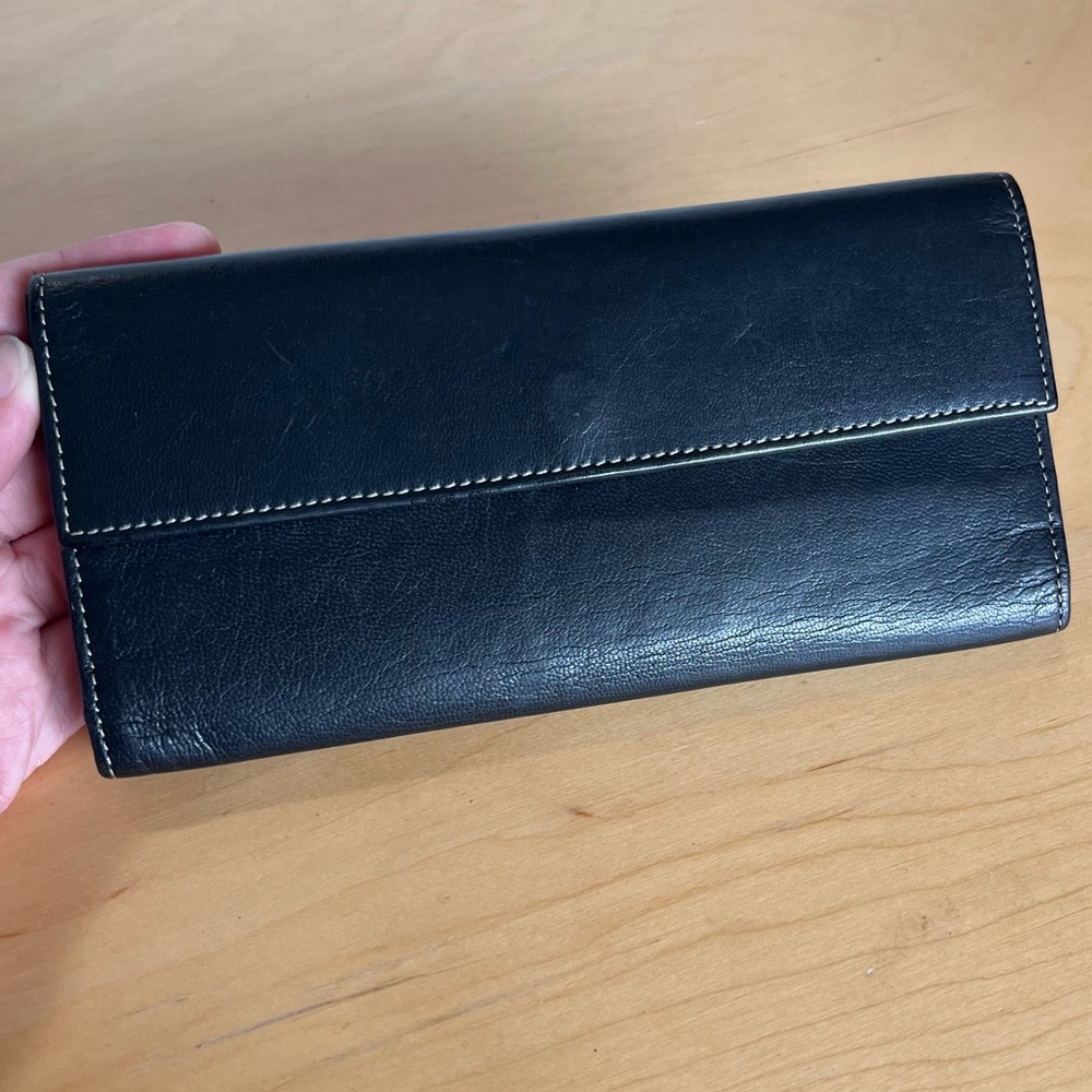 Tusk Women’s Black Leather Wallet With Red Inside